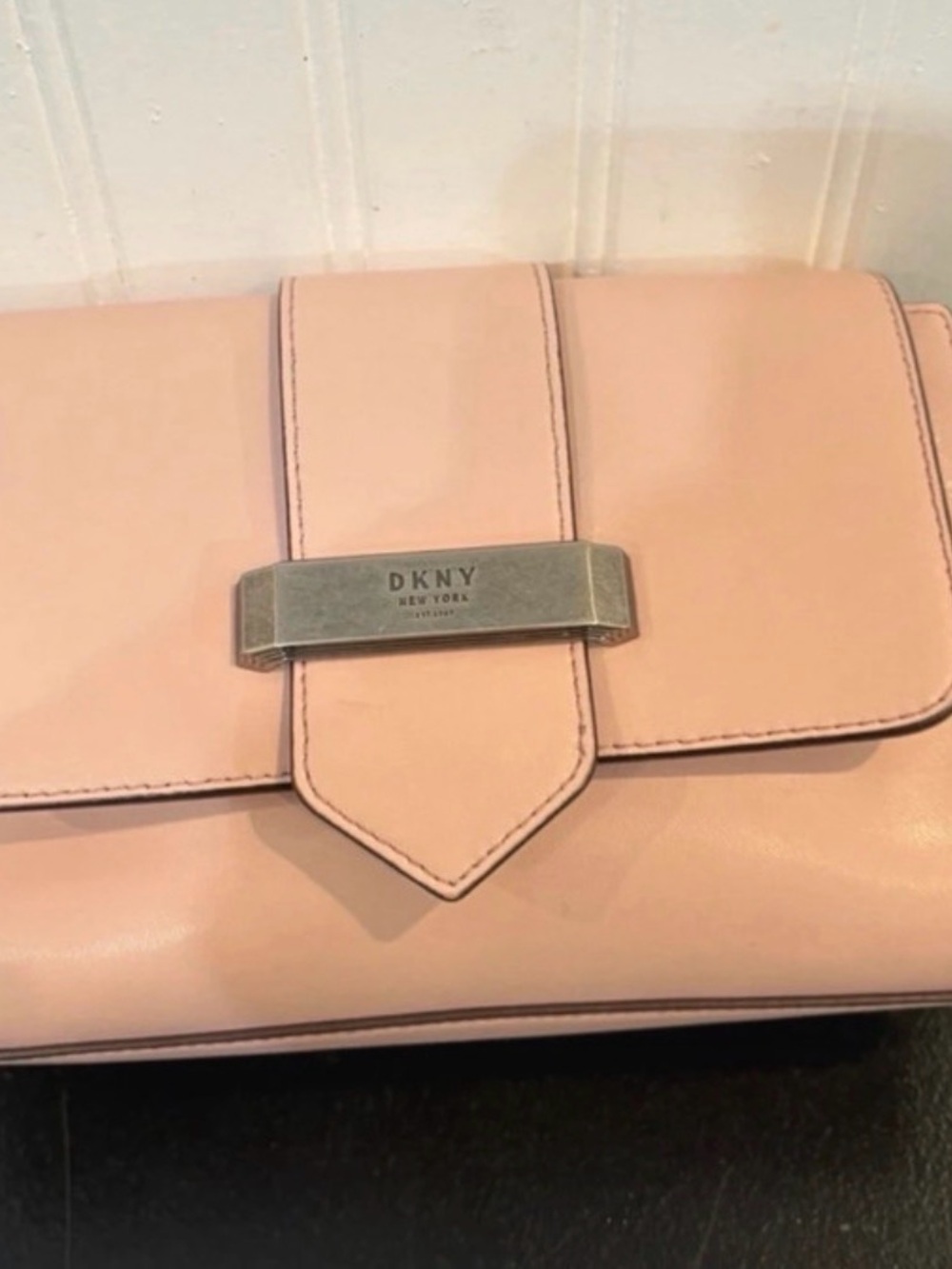 DKNY New York Val-Flap Women's Leather Shoulder
Crossbody Bag Chain Strap Pink